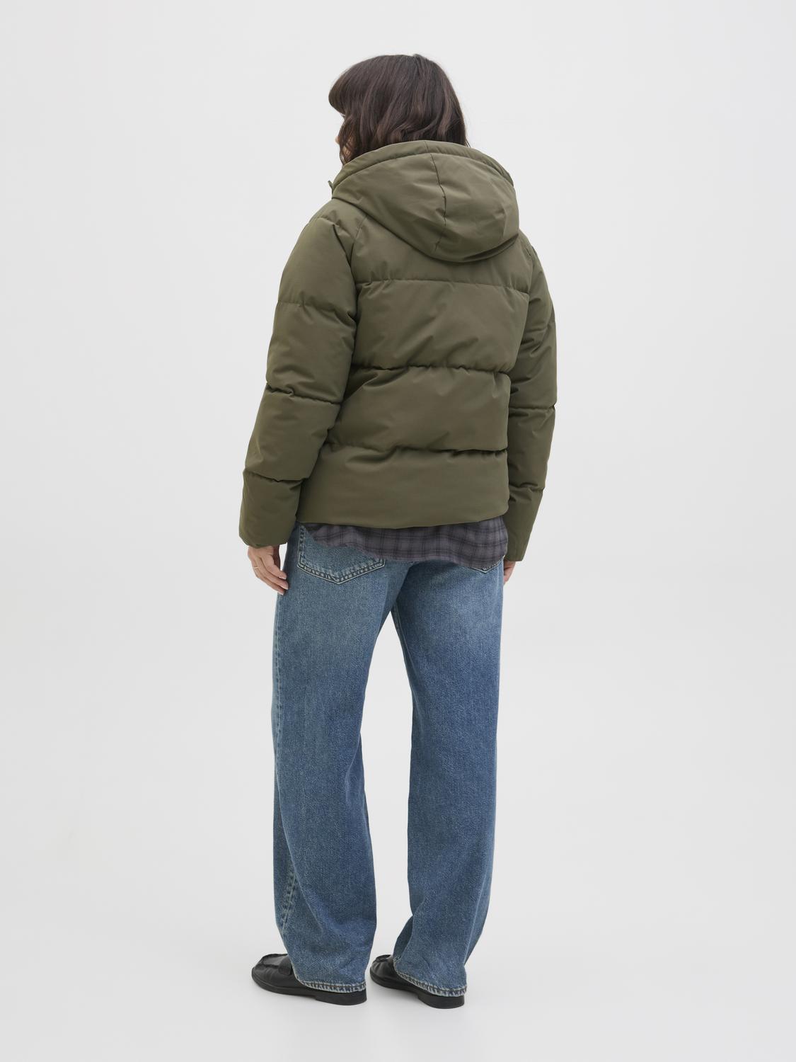 model_shot-back
